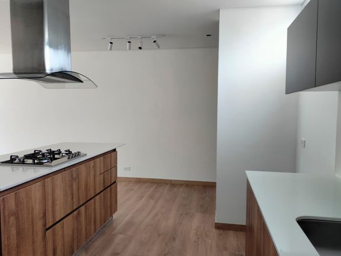 Apartamento de 2 alcobas en arriendo en El Poblado, Medellín, 106 m² · foto 5 de 16