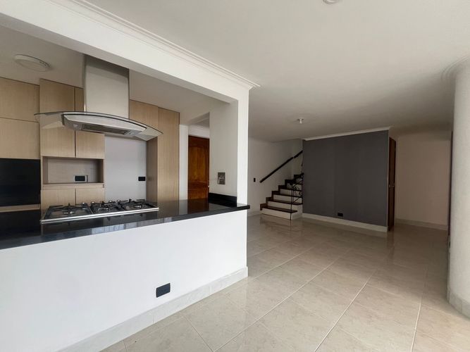 Apartamento de 3 alcobas en arriendo en El Poblado, Medellín, 158 m² · foto 3 de 20