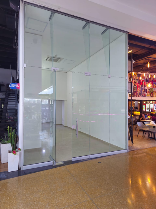 Local en arriendo en El Poblado, Medellín, 38 m² · foto 3 de 7