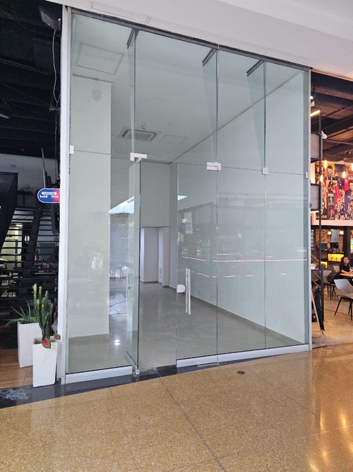 Local en arriendo en El Poblado, Medellín, 38 m² · foto 4 de 7