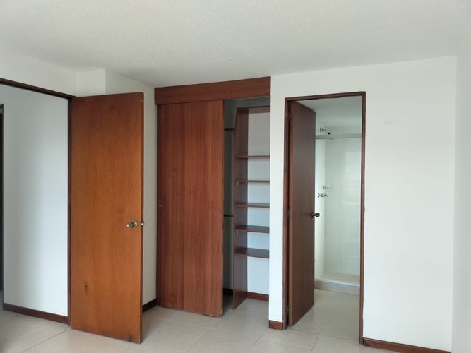Apartamento de 2 alcobas en venta en El Poblado, Medellín, 71 m² · foto 11 de 16