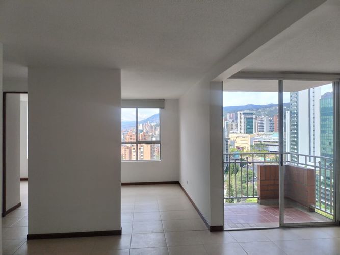 Apartamento de 2 alcobas en venta en El Poblado, Medellín, 71 m² · foto 2 de 16