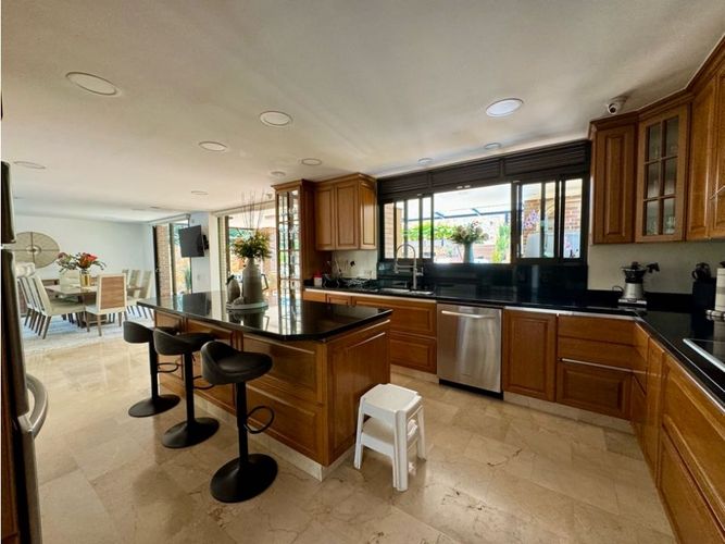 Casa de 5 alcobas en venta en Altos Del Poblado, Medellín, 528 m² · foto 4 de 24