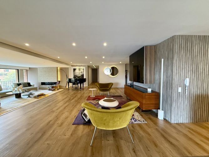 Apartamento de 3 alcobas en venta en La Cabrera, Bogotá, 420 m² · foto 2 de 24