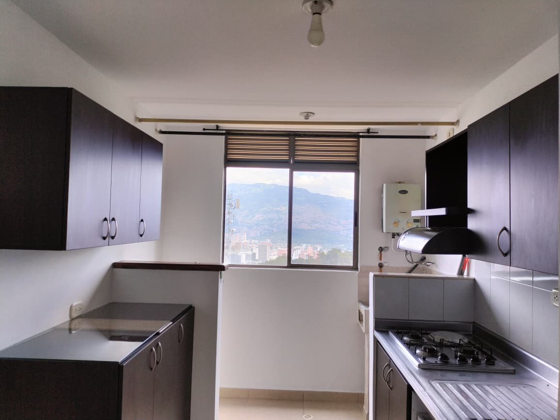 Apartamento en arriendo en El Poblado, Medellín · foto 2 de 15