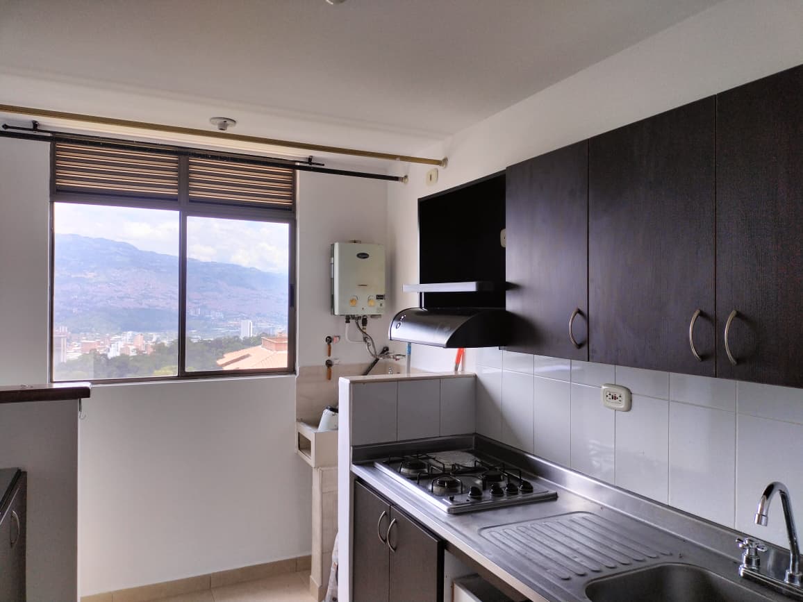 Apartamento en arriendo en El Poblado, Medellín · foto 3 de 15