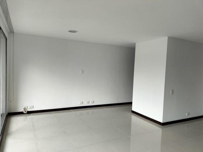 Apartamento en venta en El Poblado, Medellín · foto 3 de 19