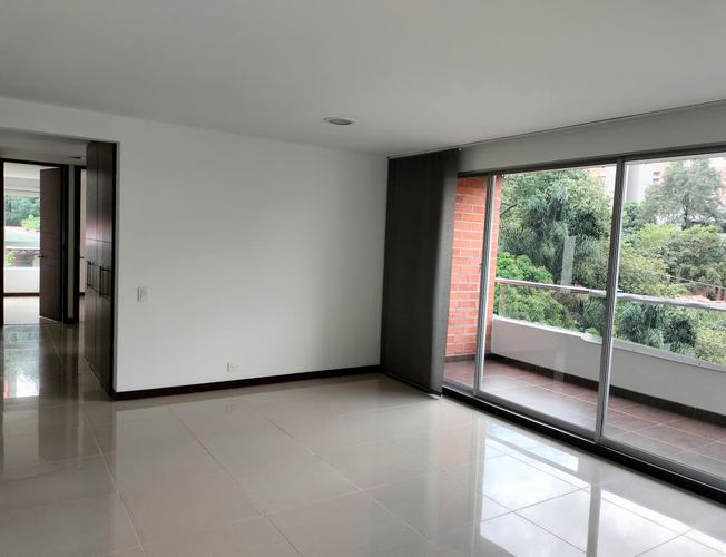 Apartamento en venta en El Poblado, Medellín · foto 2 de 19