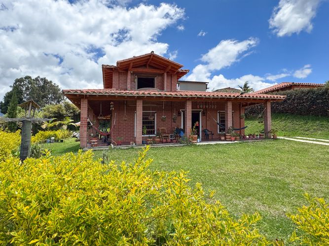 Finca en venta en La Alhambra, El Carmen de Viboral, 220 m² · foto 2 de 24