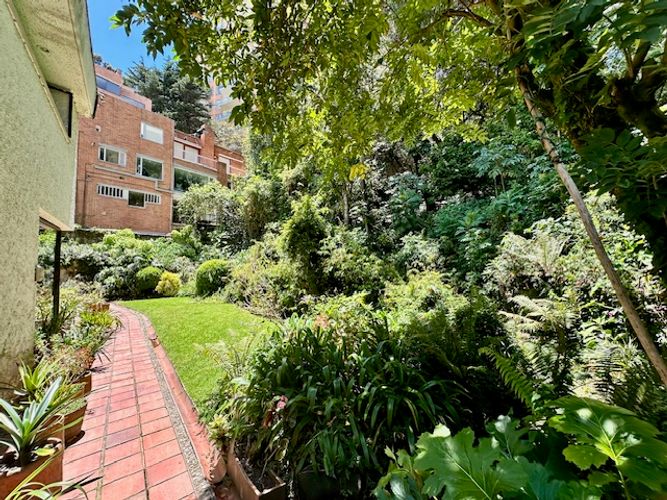 Casa de 3 alcobas en venta en Los Rosales, Bogotá, 483 m² · foto 9 de 15