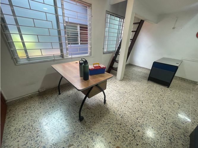Oficina en arriendo en La America, Medellín, 25 m² · foto 2 de 6