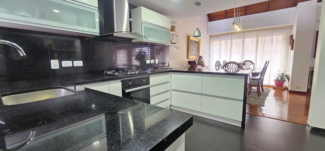 Apartamento en venta en Santa Barbara Occidental, Bogotá · foto 7 de 20