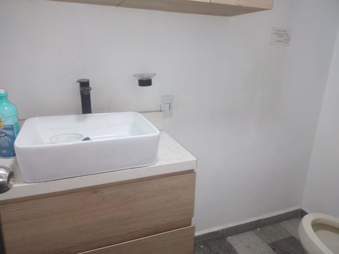 Bodega en arriendo en Cristo Rey, Medellín, 18 m² · foto 11 de 12