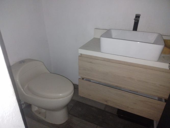 Bodega en arriendo en Cristo Rey, Medellín, 18 m² · foto 10 de 12