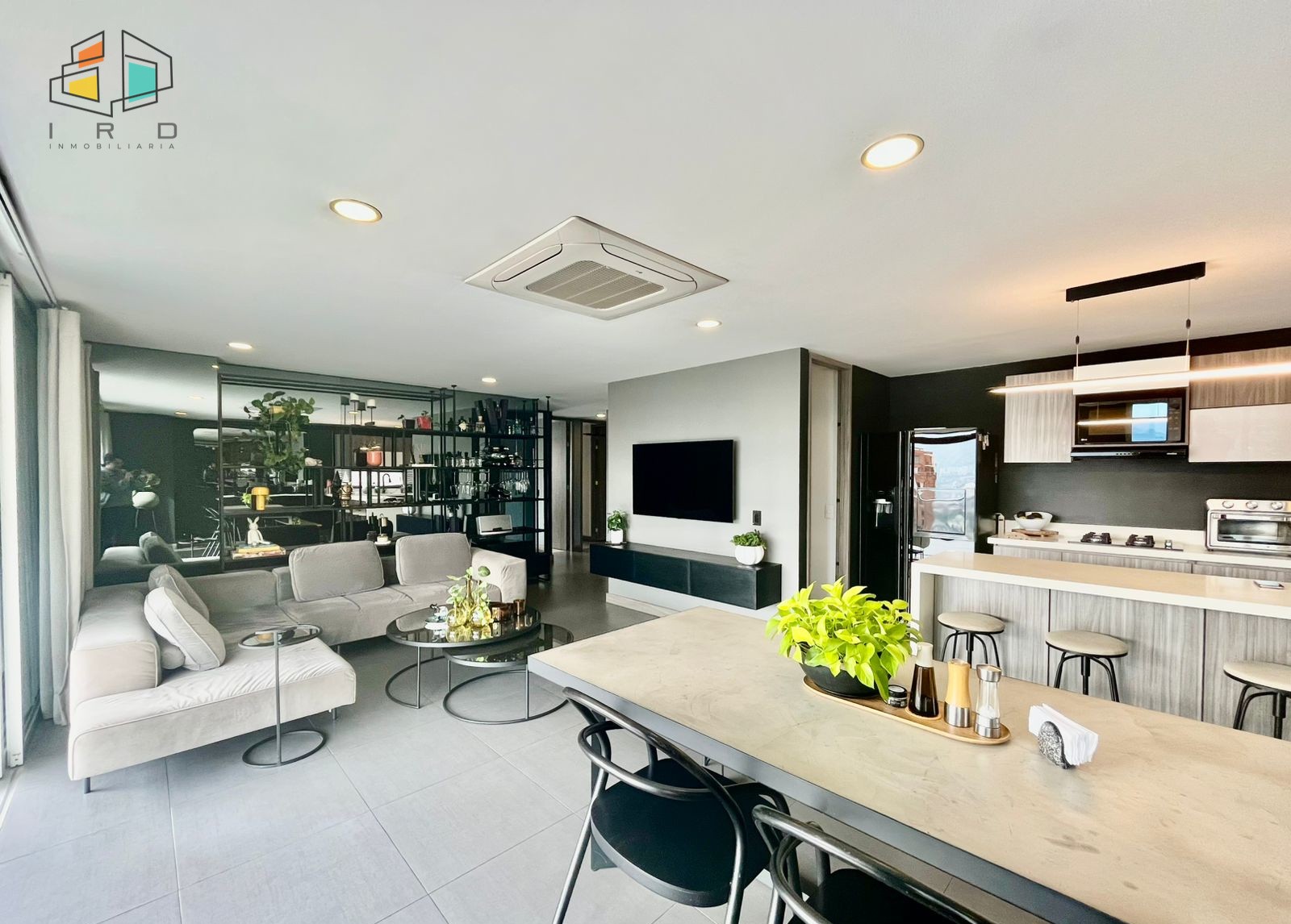Apartamento en arriendo en Castropol, Medellín · foto 2 de 24