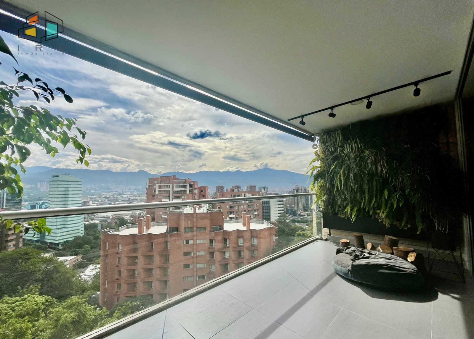 Apartamento en arriendo en Castropol, Medellín · foto 3 de 24