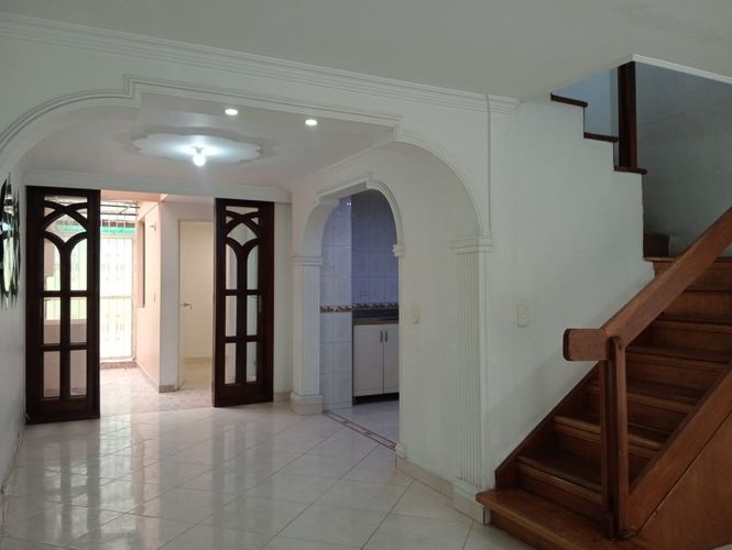 Casa de 3 alcobas en arriendo en La America, Medellín, 150 m² · foto 3 de 20