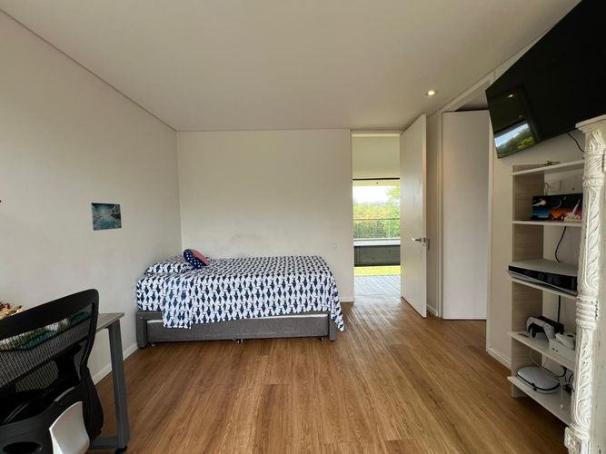 Casa de 3 alcobas en venta en Guayabito, Rionegro, 736 m² · foto 8 de 17