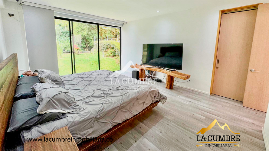 Casa de 3 alcobas en venta en Loma El Atravesado, Envigado, 200 m² · foto 8 de 13