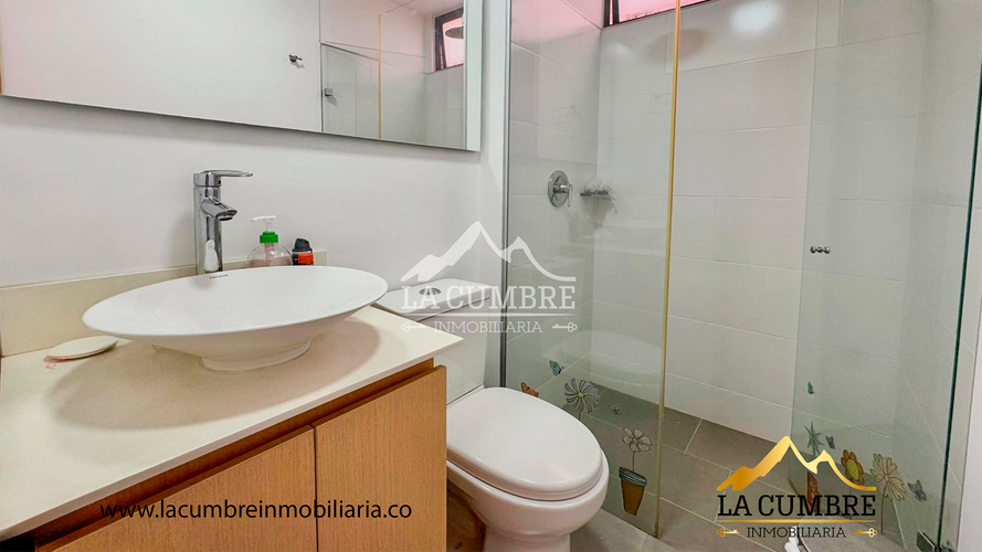 Casa de 3 alcobas en venta en Loma El Atravesado, Envigado, 200 m² · foto 11 de 13