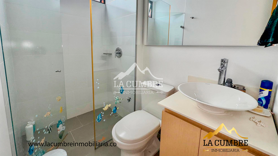 Casa de 3 alcobas en venta en Loma El Atravesado, Envigado, 200 m² · foto 12 de 13