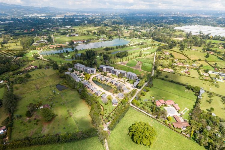 Casa de 4 alcobas en venta en Llano Grande, Rionegro, 225 m² · foto 2 de 17