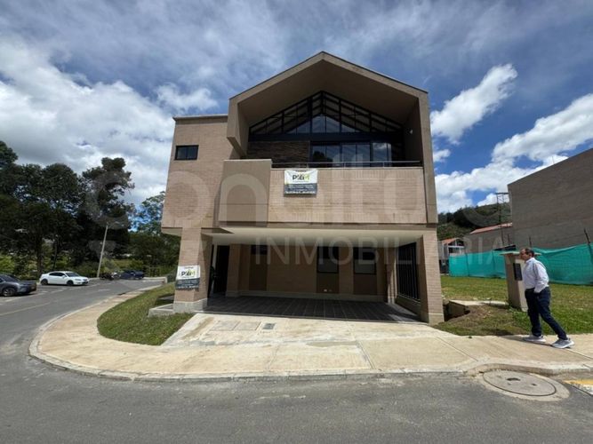 Casa de 3 alcobas en venta en Pantanillo, El Retiro, 238 m² · foto 20 de 23