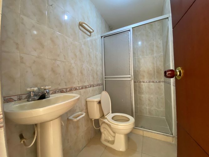 Edificio en venta en Ciudad Jardin, Cali, 269 m² · foto 13 de 19