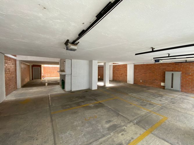 Edificio en venta en Ciudad Jardin, Cali, 269 m² · foto 14 de 19