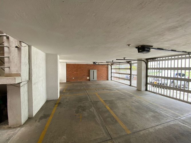 Edificio en venta en Ciudad Jardin, Cali, 269 m² · foto 16 de 19