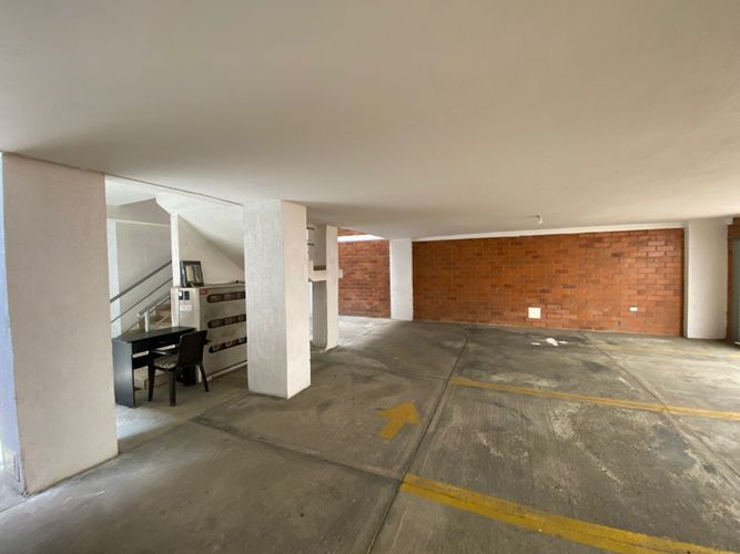 Edificio en venta en Ciudad Jardin, Cali, 269 m² · foto 18 de 19