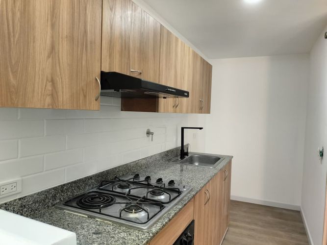 Apartamento de 3 alcobas en arriendo en El Poblado, Medellín, 93 m² · foto 4 de 15