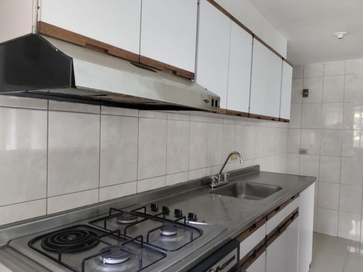 Apartamento en arriendo en El Poblado, Medellín · foto 3 de 15
