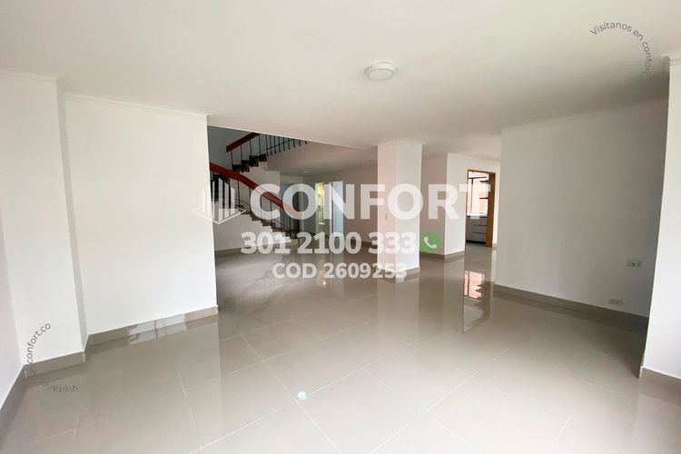 Apartamento de 4 alcobas en arriendo en Conquistadores, Medellín, 230 m² · foto 2 de 24