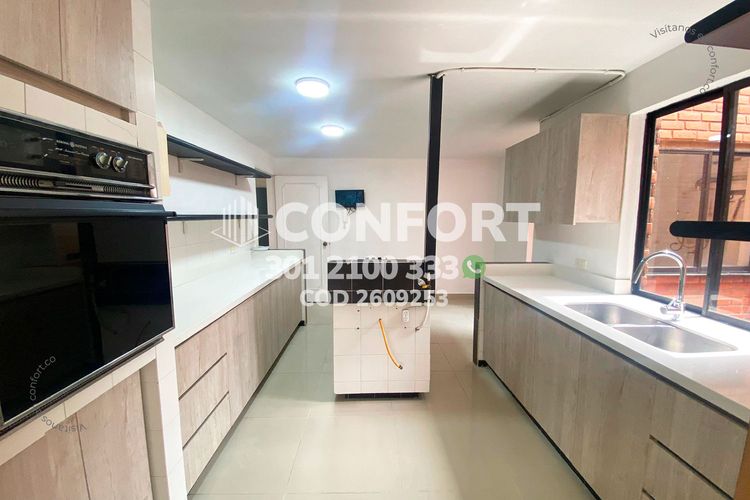 Apartamento de 4 alcobas en arriendo en Conquistadores, Medellín, 230 m² · foto 8 de 24