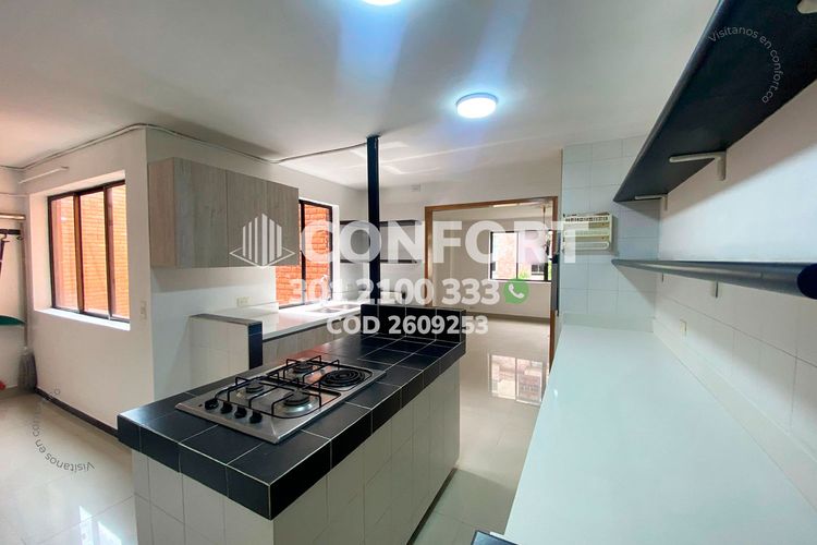 Apartamento de 4 alcobas en arriendo en Conquistadores, Medellín, 230 m² · foto 10 de 24