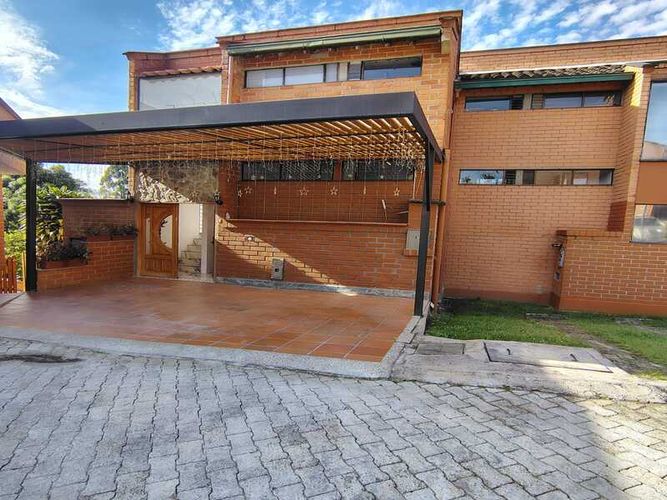 Casa de 3 alcobas en venta en El Porvenir, Rionegro, 270 m² · foto 2 de 24