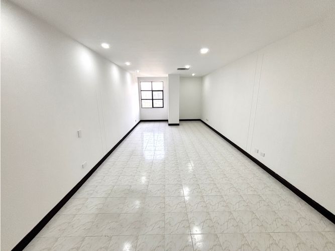 Oficina en arriendo en La Florida, Medellín, 40 m² · foto 2 de 4