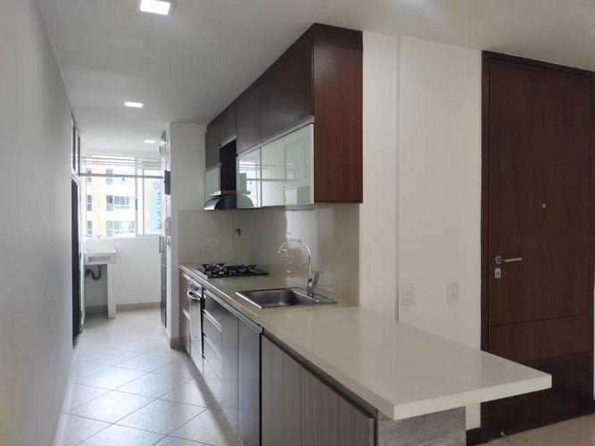 Apartamento de 3 alcobas en arriendo en El Poblado, Medellín, 100 m² · foto 5 de 19