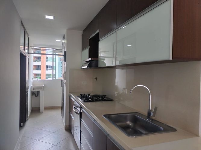 Apartamento de 3 alcobas en arriendo en El Poblado, Medellín, 100 m² · foto 7 de 19