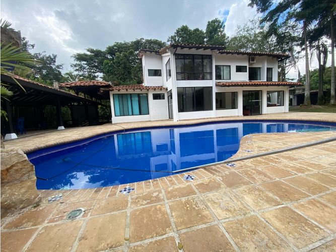 Casa de 6 alcobas en venta en Pance, Cali · foto 3 de 24