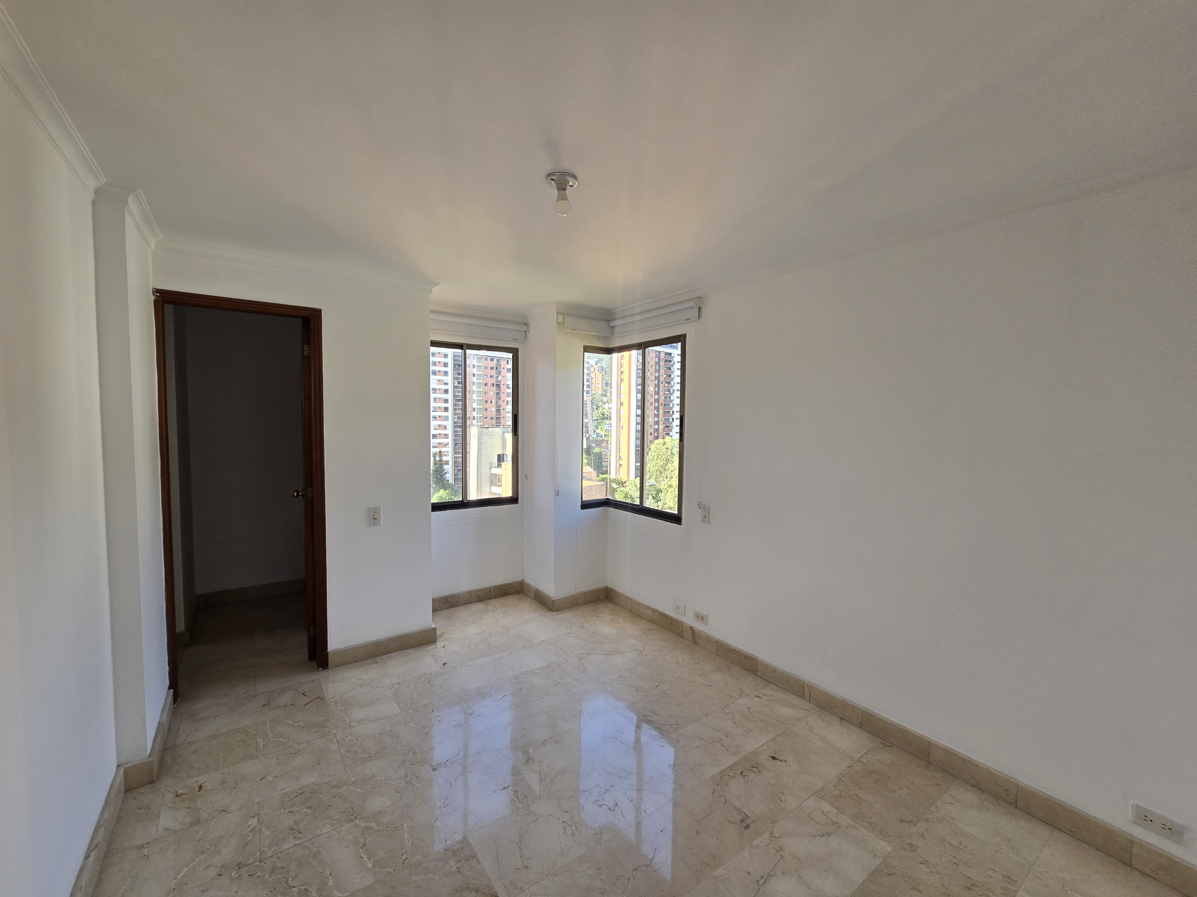 Apartamento en venta en Lalinde, Medellín · foto 2 de 9