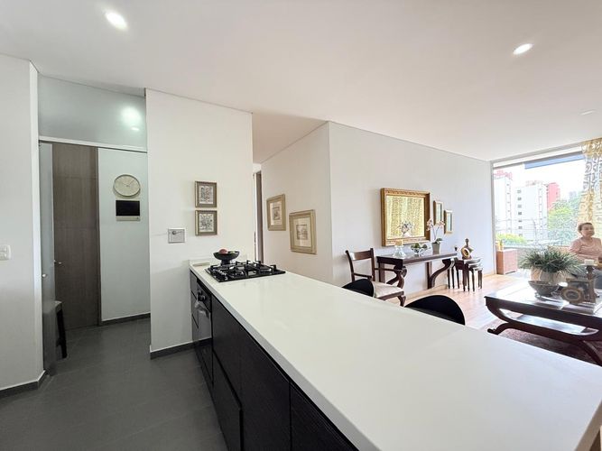 Apartamento de 2 alcobas en venta en El Poblado, Medellín, 113 m² · foto 5 de 12