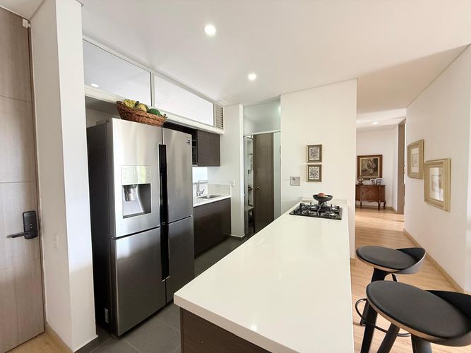 Apartamento de 2 alcobas en venta en El Poblado, Medellín, 113 m² · foto 4 de 12
