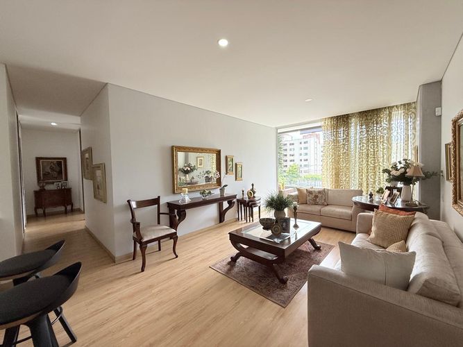 Apartamento de 2 alcobas en venta en El Poblado, Medellín, 113 m² · foto 2 de 12
