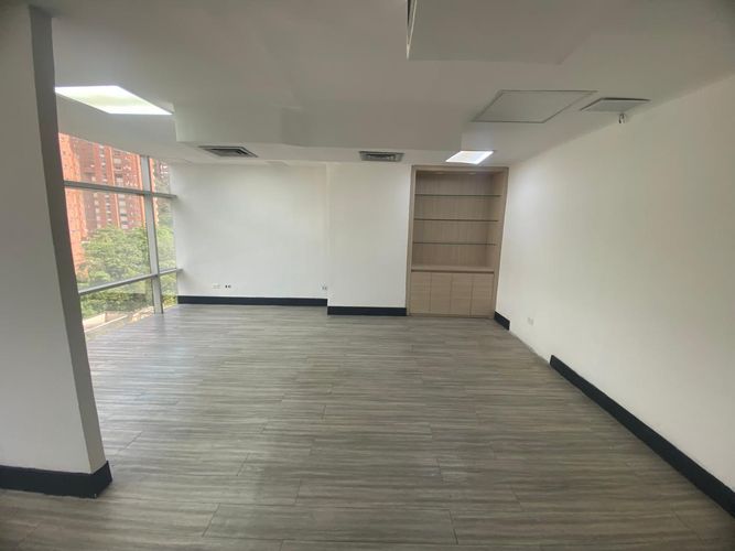 Local en arriendo en El Poblado, Medellín, 38 m² · foto 11 de 18