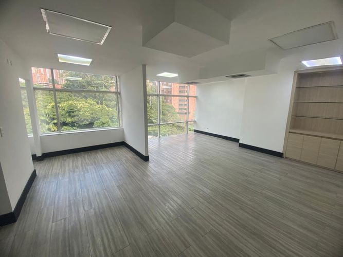 Local en arriendo en El Poblado, Medellín, 38 m² · foto 2 de 18