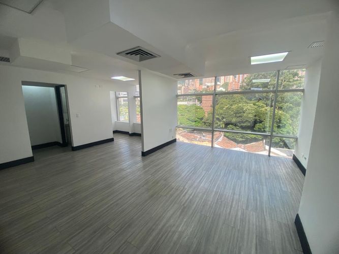 Local en arriendo en El Poblado, Medellín, 38 m² · foto 6 de 18