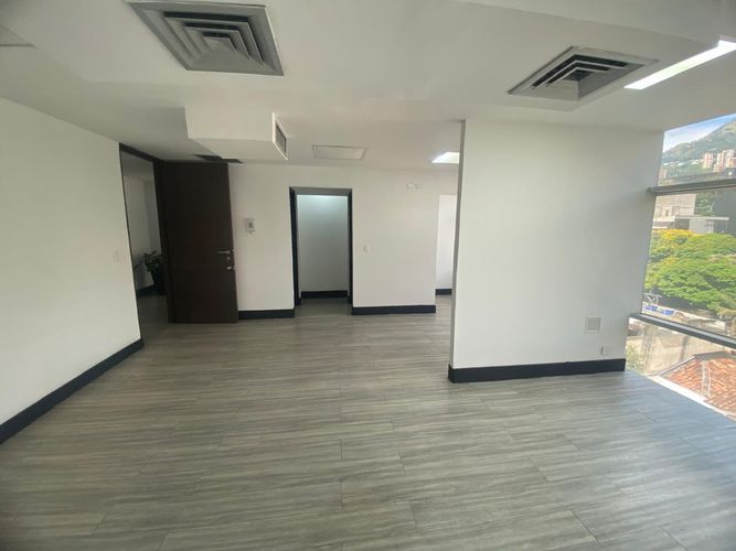 Local en arriendo en El Poblado, Medellín, 38 m² · foto 13 de 18