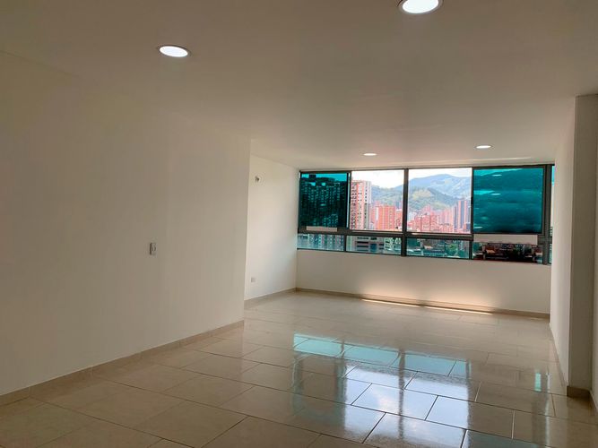 Oficina en venta en Aliadas Del Sur, Sabaneta, 36 m² · foto 5 de 6